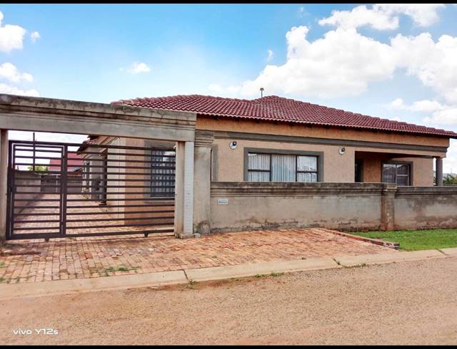 3 BEDROOM HOUSE FOR SALE IN SEBOKENG ZONE 10